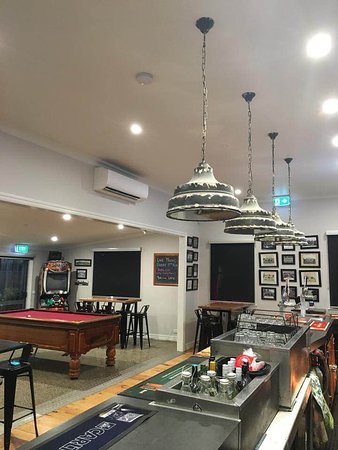 Hearn's Meredith Hotel - Sunshine Coast Tourism 0