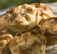 Izzy's Mountain View Cafe - Holiday Sunshine Coast
