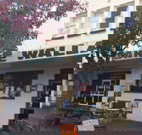 Lake Wallace Hotel - Sunshine Coast Tourism