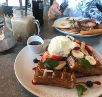 Ollie's Cafe Bar - Holiday Sunshine Coast
