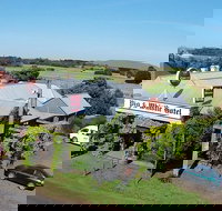 Pig  Whistle Hotel Restaurant - Sunshine Coast Tourism