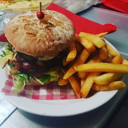 Upper Murray Pizza & Cinema - Holiday Sunshine Coast 0