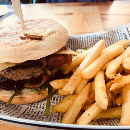 Booâ€™s Place Lakeside - Sunshine Coast Tourism 0