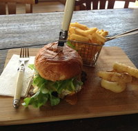 Doc Yarrum Cafe - Holiday Sunshine Coast