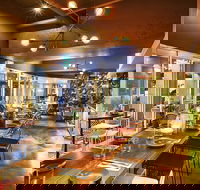Henrys - Sunshine Coast Tourism