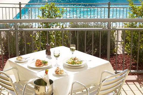 REBELLION BAR AND GRILL RESTAURANT - Sunshine Coast Tourism 0