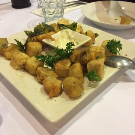 Bella Vista Fountain Vegetarian Restaurant - Holiday Sunshine Coast 0