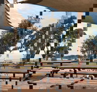 Heads Hotel - Holiday Sunshine Coast