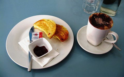 Jellyfish Cafe - Holiday Sunshine Coast 0