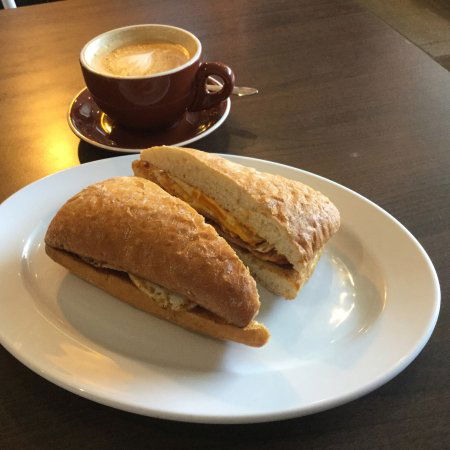 HCafe Quakers Court - Holiday Sunshine Coast 0