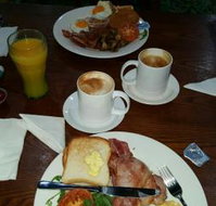 Half Tide Brasserie - Holiday Sunshine Coast