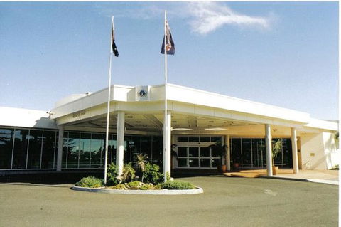 Norfolk Bistro At Bowlo Sports & Leisure Yamba - Holiday Sunshine Coast 0