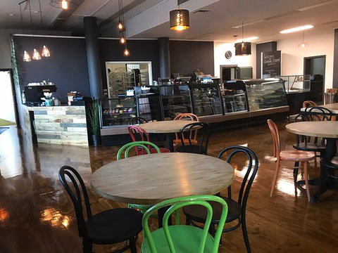 Cooma's Original Hotbake - Holiday Sunshine Coast 0