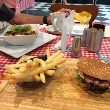 D'Cafe Richmond - Sunshine Coast Tourism 0