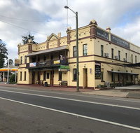 Horse and Jockey Hotel - Holiday Sunshine Coast