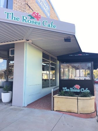 The Roses Cafe - Holiday Sunshine Coast 0