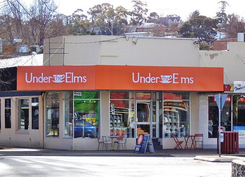 Under The Elms - Holiday Sunshine Coast 0