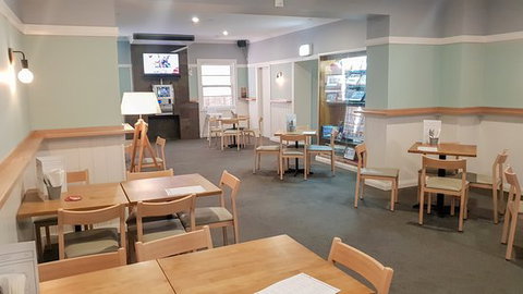 Australian Hotel Yass Bistro - Holiday Sunshine Coast 0