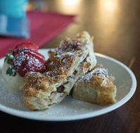 Blue Mountains Hotel - Sunshine Coast Tourism