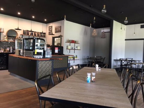 ChatterChinos - Sunshine Coast Tourism 0