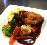 Globe Hotel Restaurant - Holiday Sunshine Coast