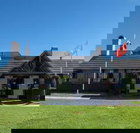 New England Motor Lodge - Holiday Sunshine Coast
