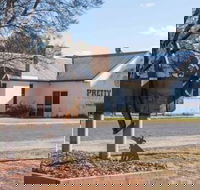 Pretty Pine Hotel - Sunshine Coast Tourism
