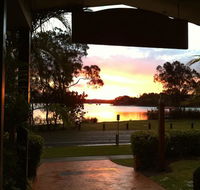 Riverside Tavern - Holiday Sunshine Coast