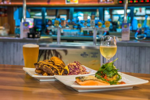 Seaview Tavern - Sunshine Coast Tourism 0