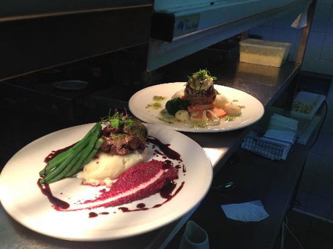 Benchmark On Booner - Sunshine Coast Tourism 0