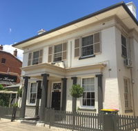Montrose House on Riverbank - Holiday Sunshine Coast