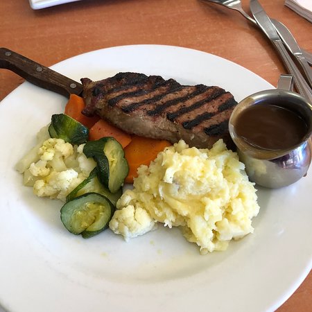 Picton Bowling Club Restaurant - Holiday Sunshine Coast 0