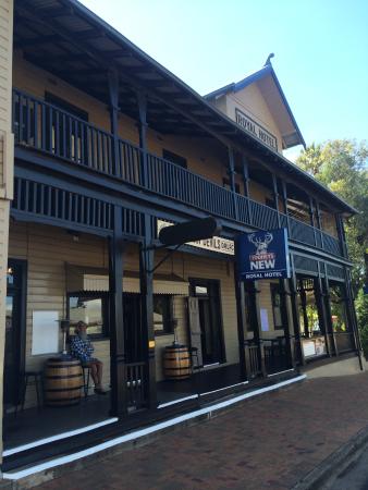 The Royal Hotel - Holiday Sunshine Coast 0