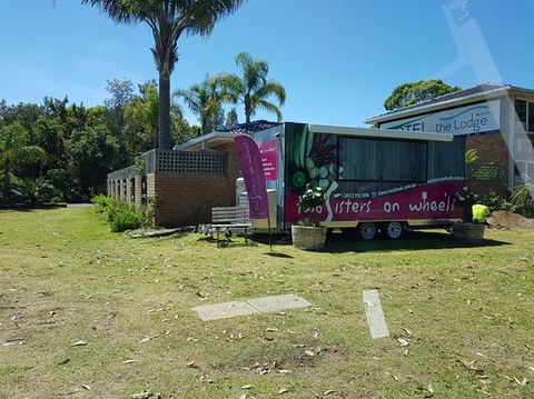 Two Sisters On Wheels - Sunshine Coast Tourism 0