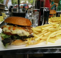 Beess  Co Cafe - Holiday Sunshine Coast