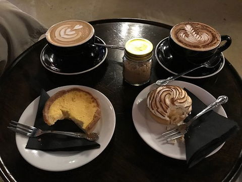 Dark Arts Brew & Bar - Holiday Sunshine Coast 0