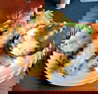 Ellalong Hotel Pizza and Restaurant - Sunshine Coast Tourism