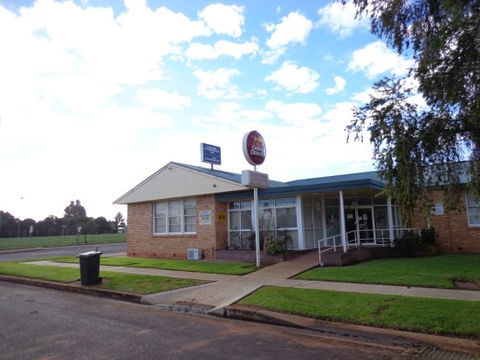 Goolgowi Ex- Servicemen's Memorial Club - Holiday Sunshine Coast 0