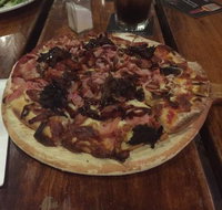 The Lighthouse Pub - Holiday Sunshine Coast