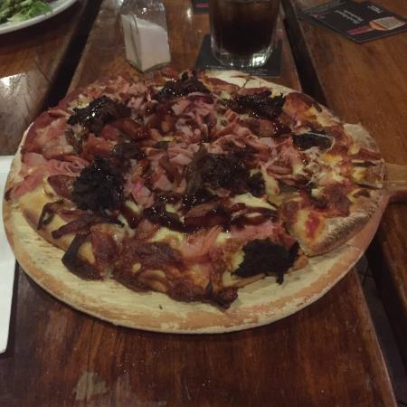 The Lighthouse Pub - Holiday Sunshine Coast 0