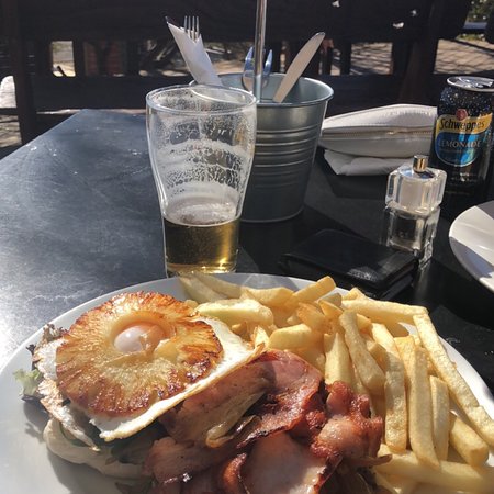 The Tarana Hotel - Holiday Sunshine Coast 0