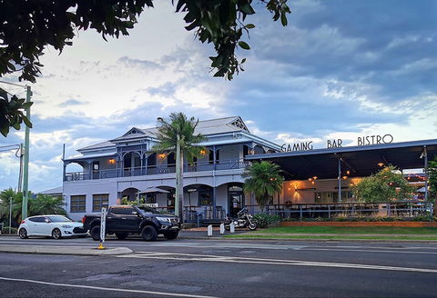Commercial Hotel Redbank - Holiday Sunshine Coast 0