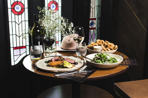 Earl Of Leicester Hotel - Holiday Sunshine Coast 2