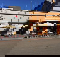 The Roses Cafe - Holiday Sunshine Coast