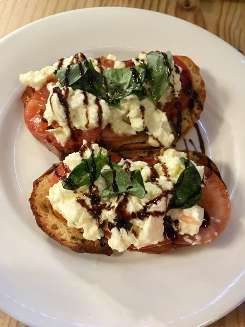 Fox And Hounds Restaurant - Holiday Sunshine Coast 0