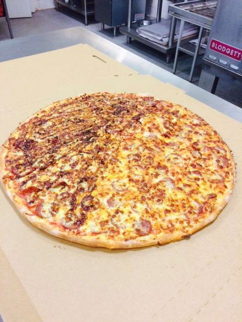 Rocky's Pizza - Sunshine Coast Tourism 0