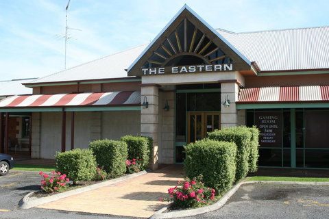 South Eastern Hotel - Holiday Sunshine Coast 0