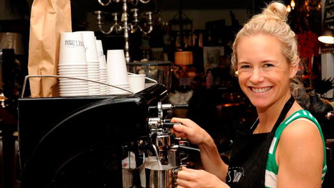 Stone's Throw - Holiday Sunshine Coast 0