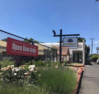 The Oaks Cafe - Holiday Sunshine Coast