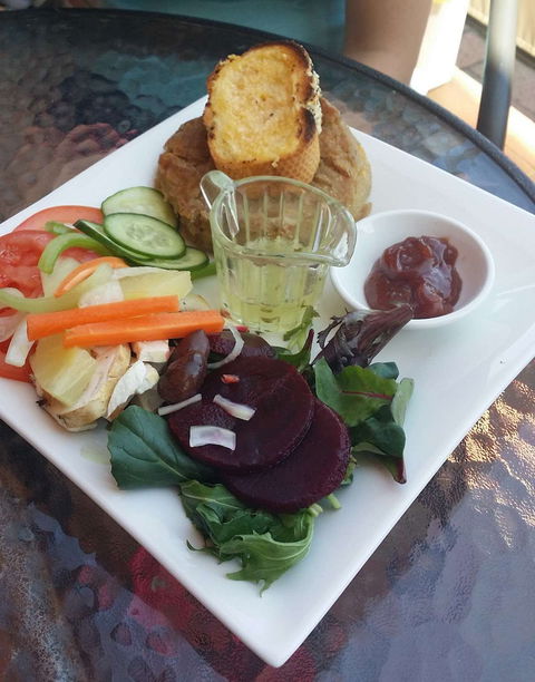 Timeless Treasures And Tearoom - Holiday Sunshine Coast 0